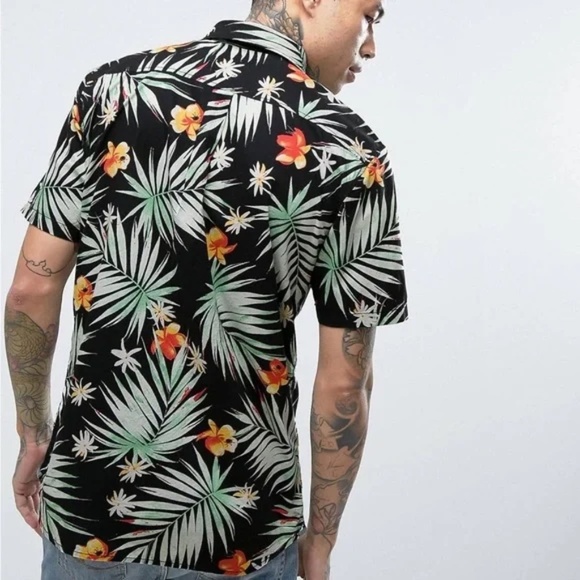 Vans | Black Daintree Hawaiian Short Sleeve Classic Fit Button Down Shirt, Small - Picture 4 of 8